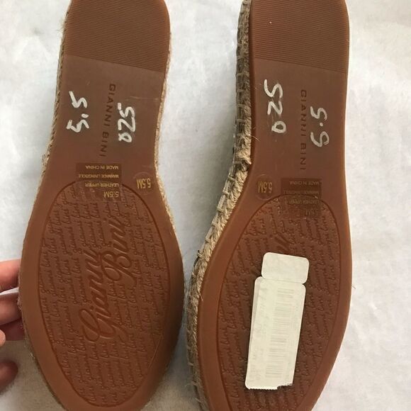 Gianni Bini leather nude flats - Picture 5 of 7